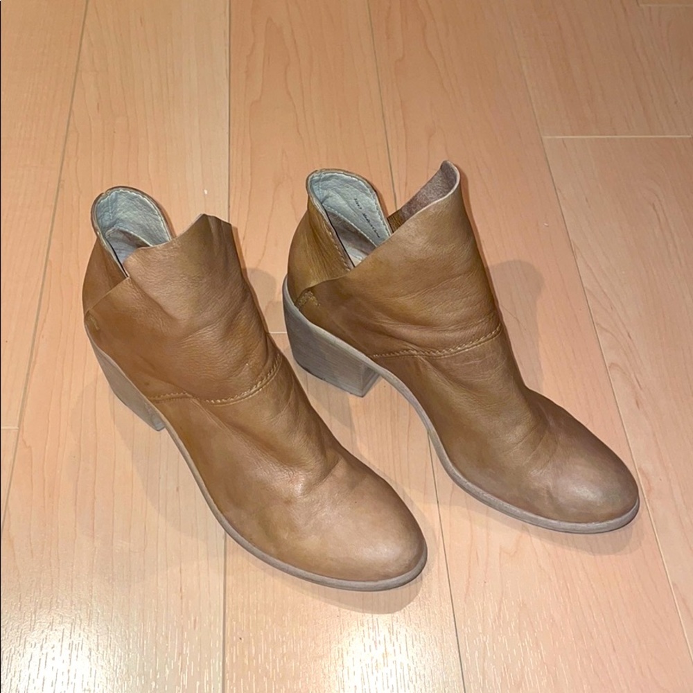 Dolce Vita, dark beige genuine leather booties